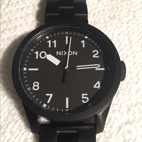 GORGEOUS NIXON THE SAFARI WATCH. FANTASTIC SHAPE.